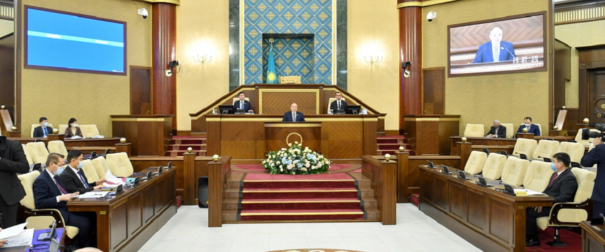Парламент Елбасы туралы Конституциялық заңның күшін жойды