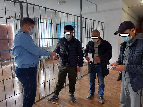 Қызылордада пробация қызметкерлері есептегі азаматтарға 1500 бетперде таратты