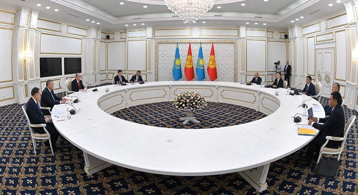 Қазақстан мен Қырғызстан президенттері шағын құрамда келіссөз жүргізді
