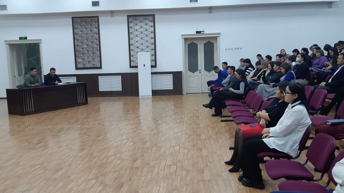 Астана полицейлері төтенше жағдайлар туындаған кездегі іс-әрекеттер бойынша мектепте семинар өткізді