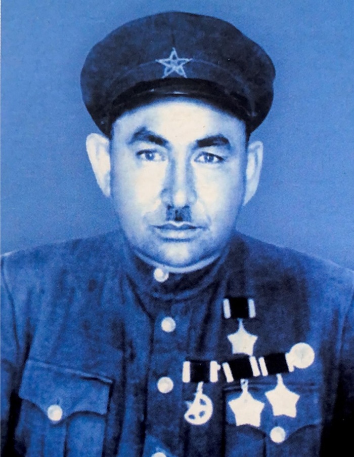 Өнегелі әулеттің өшпейтін мұрасы: ерлік пен ұстаздықтың өрнекті жолы