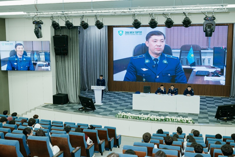 Елордадағы болашақ медицина қызметкерлері киберқауіпсіздік, көші-қон заңнамасы және есірткі қатеріне қарсы іс-қимыл негіздері бойынша білім алды